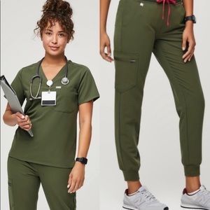 FIGS Small Dark Olive Scrub Set